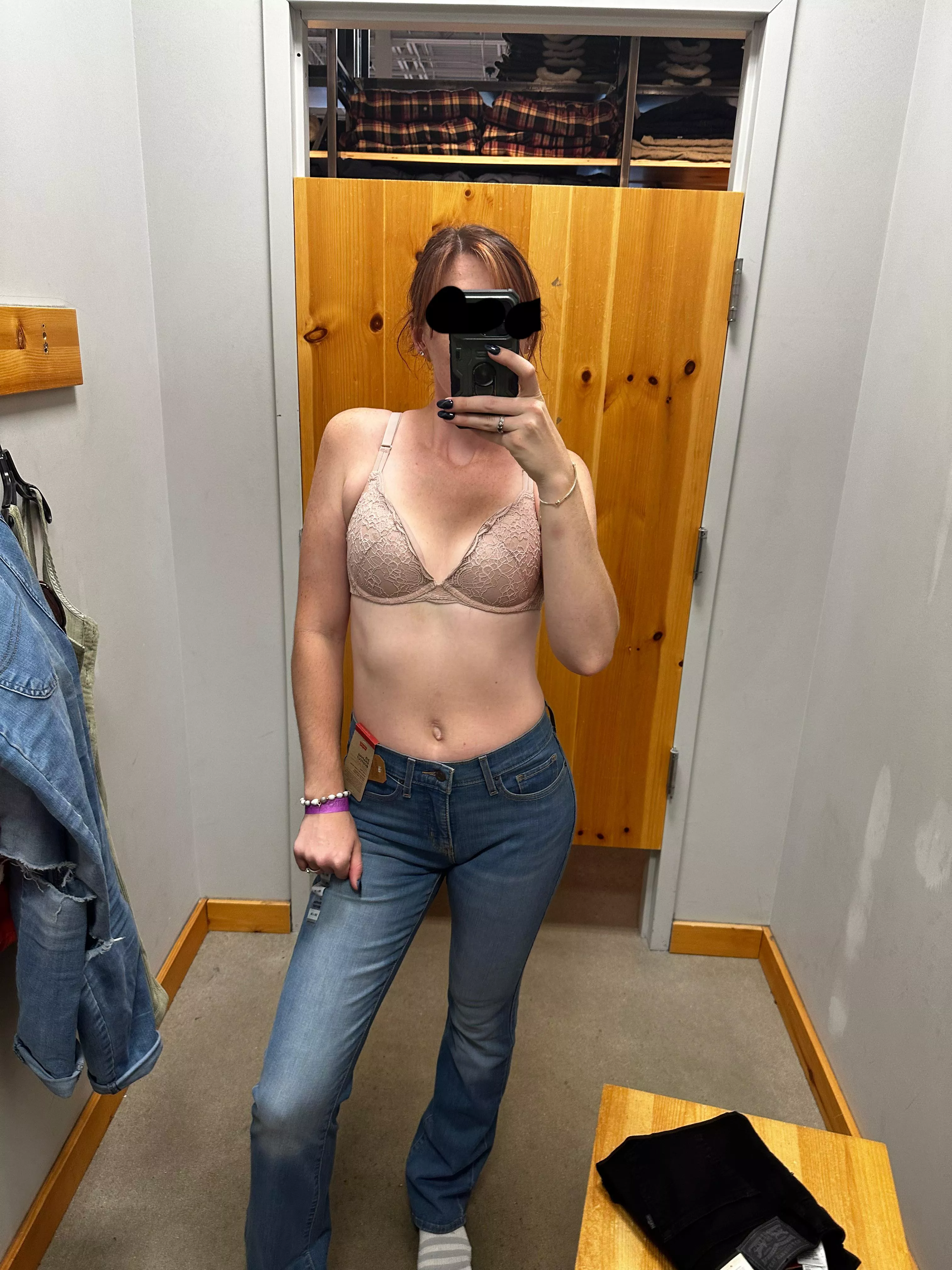 Shopping for some Levi’s [f] posted by Cay_Bakes