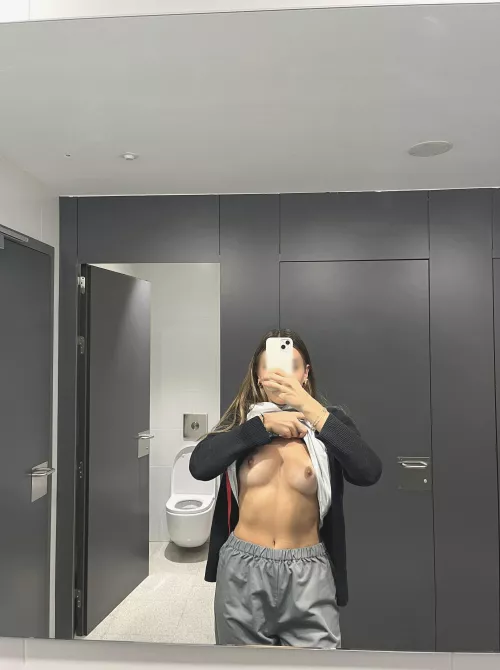 Should I be wearing bras to my nursing shifts or let my nipples be free by chemagill