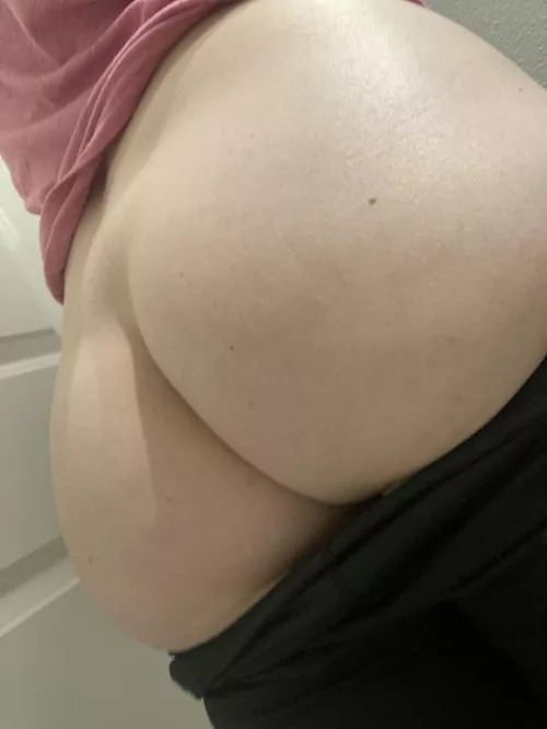 Sneak peek while no one is looking, but I kind of want to be caught in the act by HollySweet4you