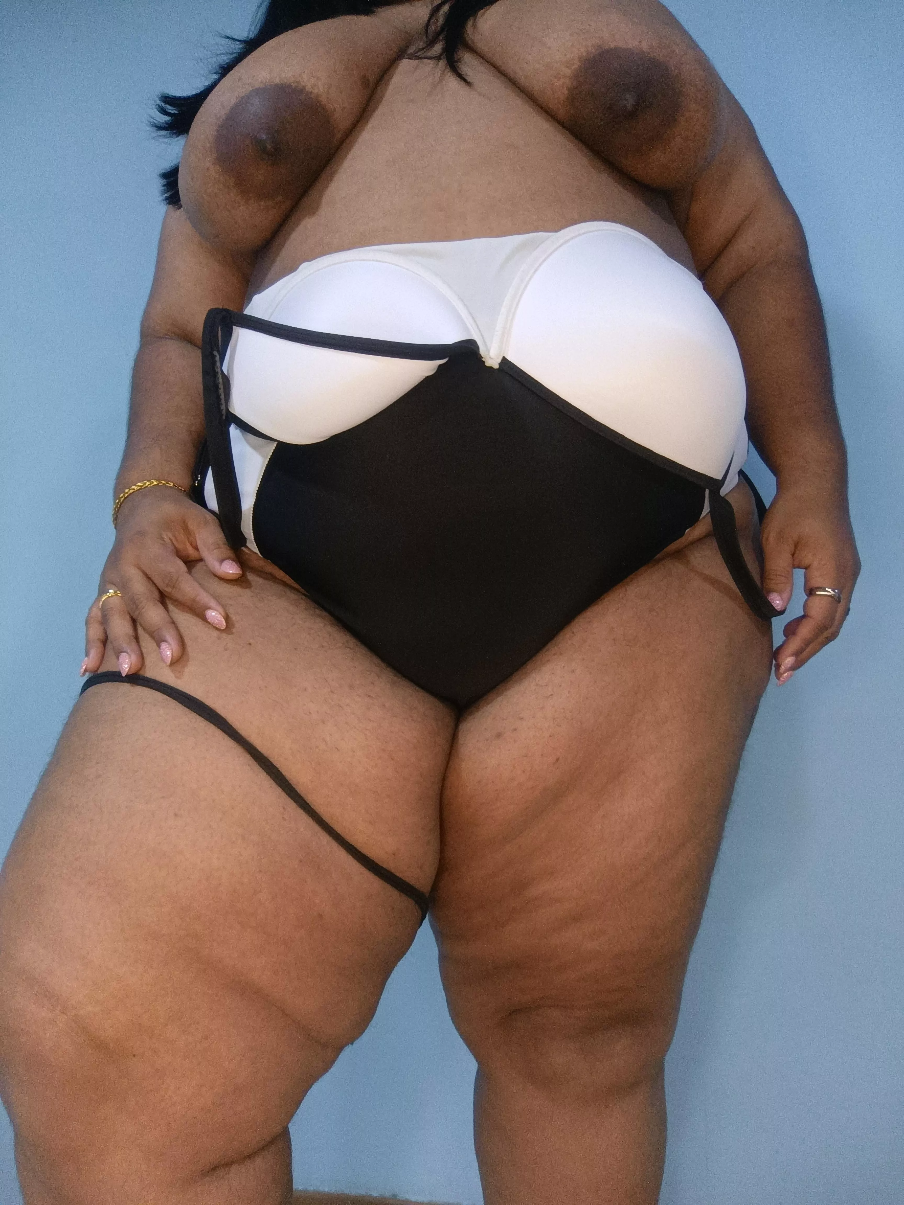 The Black Beauty's Bounty: A Feast of Curves posted by Thick_isa