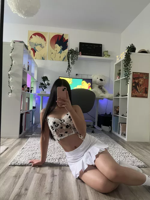 Wanna get frisky with an older redditor by En1ightenedbae