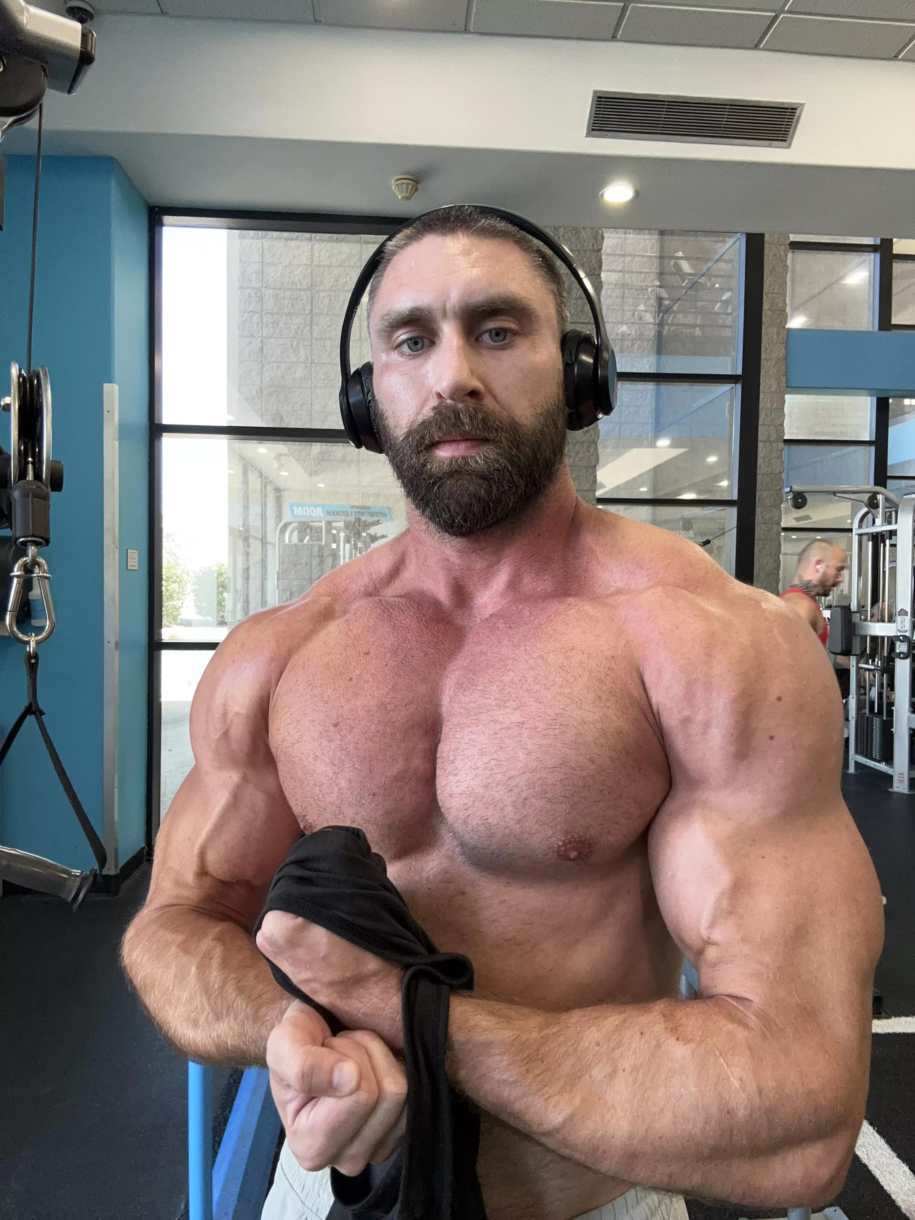 Who likes a big chest? posted by onlygainzsteve