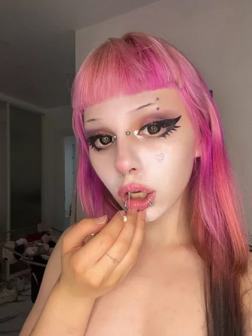 Will you make the same chaos on my face? 💋 by TrevorStrauch