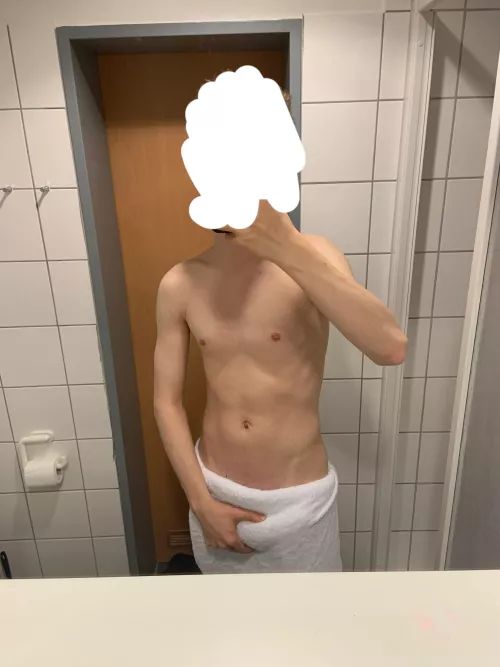 (18) upvote if you want me to drop the towel  by Previous-Session-412