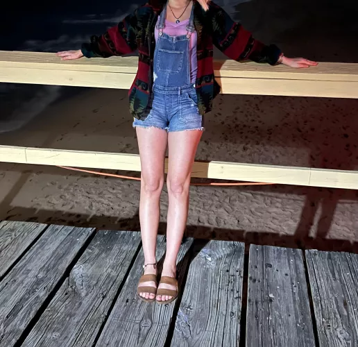 25 [F4M] #Austin, TX. Or FL. Strong genes guys? DM. by Senior-Ad-8230