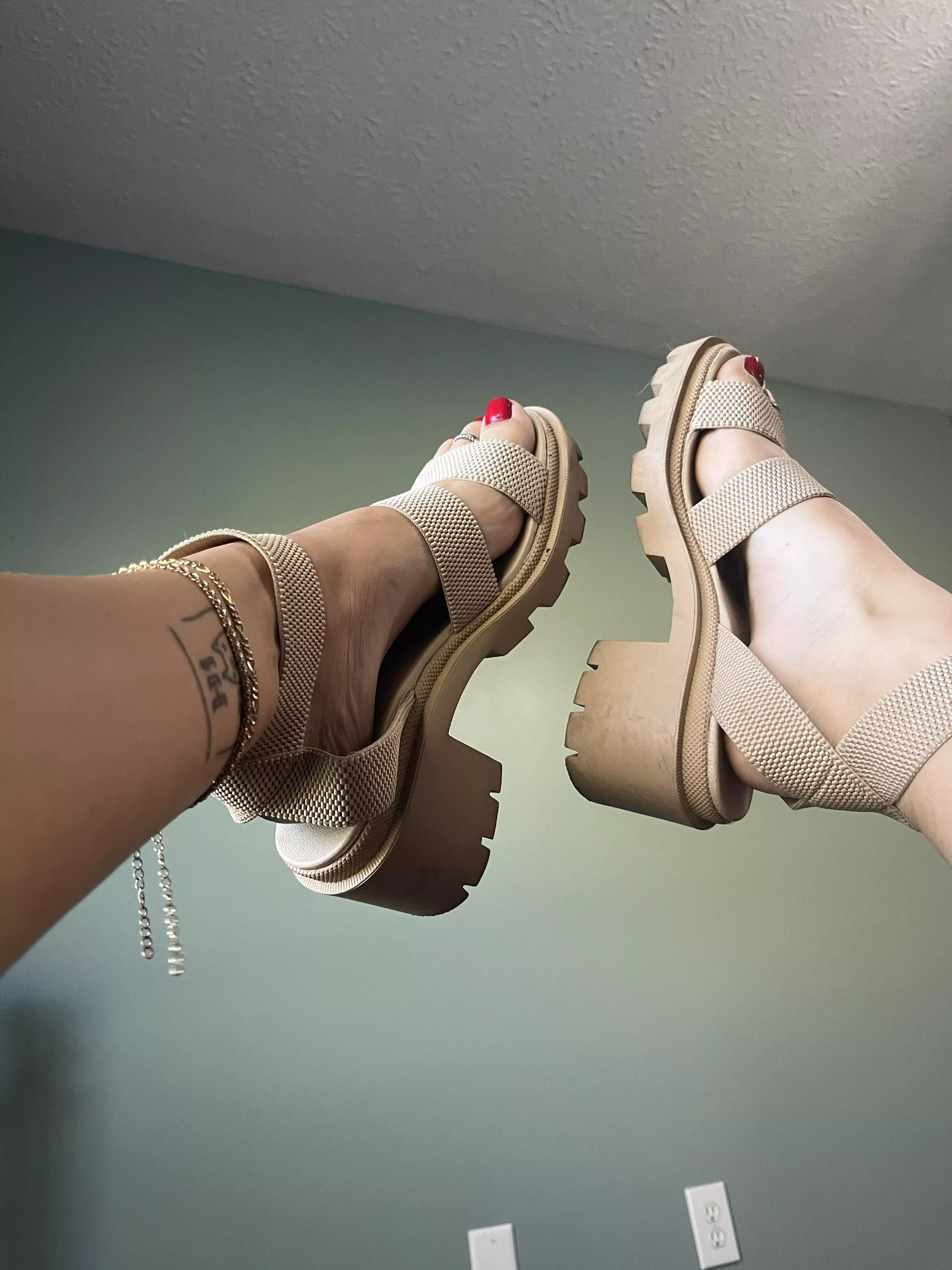 All dolled up and nowhere to go posted by Vera_bee666