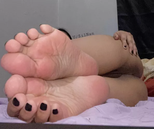 Be a good boy and tell me how you feel about my hot Filipina soles 🤭 by ZilNan