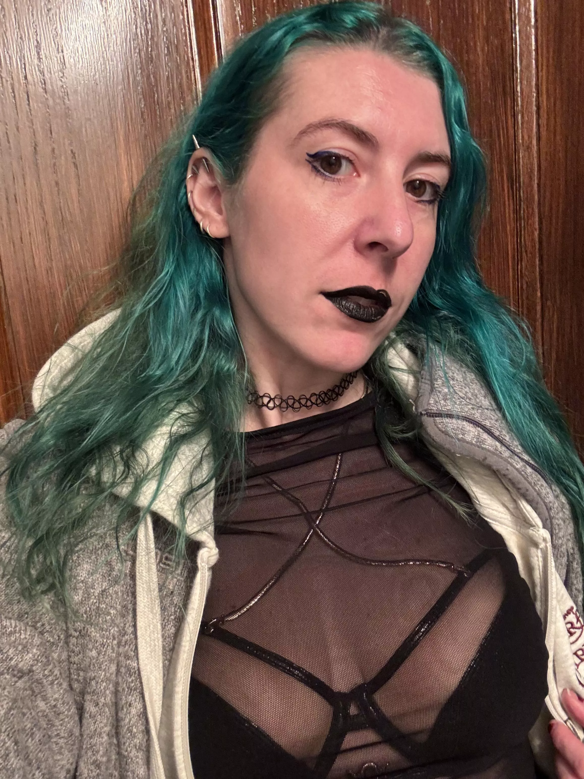 Black and gold babe posted by sirenskiss3