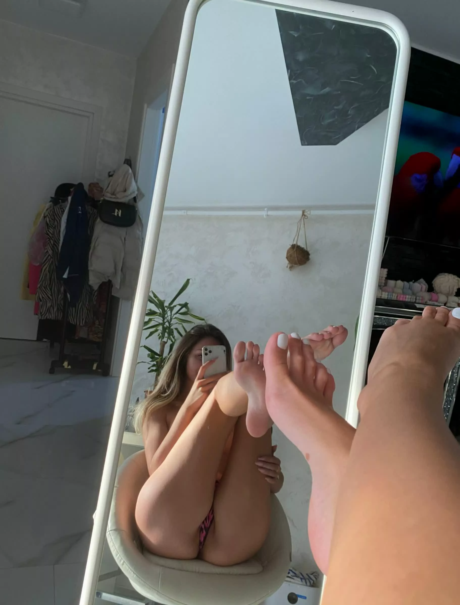 Bored so Ig I'm looking for attention. posted by Background_Egg_7172