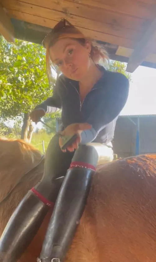 Dominant equestrian likes to give you a good whipping by queensasjaluna