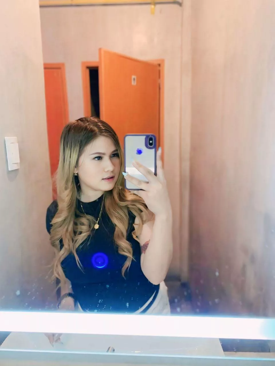 Hi gents, available now walk and vcs dm me @urmamiapple posted by avamansanas2000