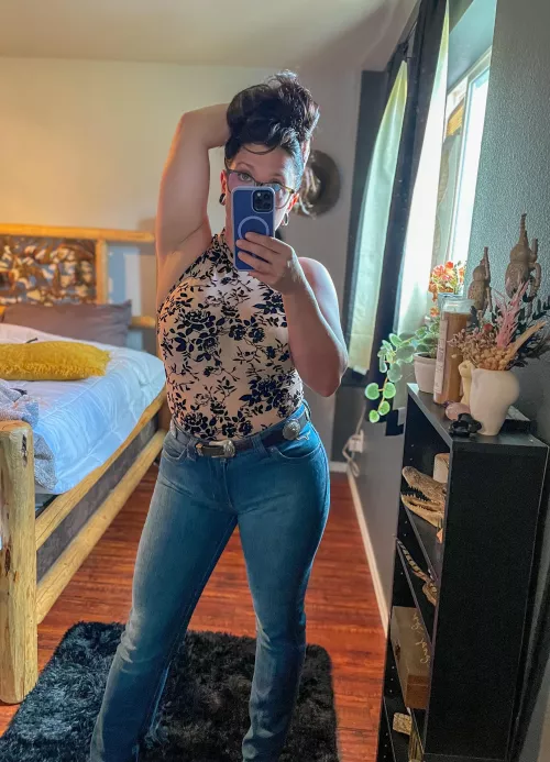 How would you rate this 36 y/o mom of 2 by NaturallyViv1313