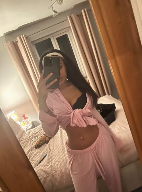 I'm a bit shy and sexy by seductive_Hazel