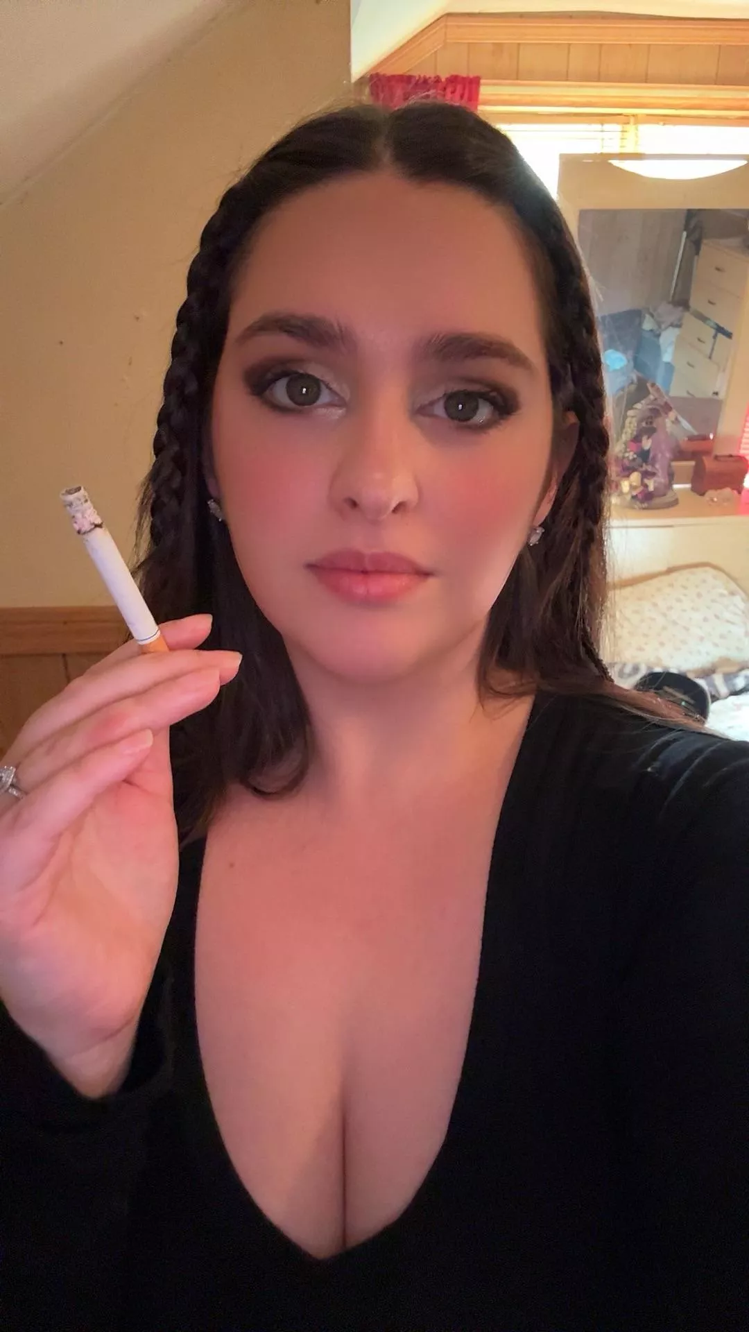 Let’s share smokey kisses😘😘 posted by Itshoneybunsxx