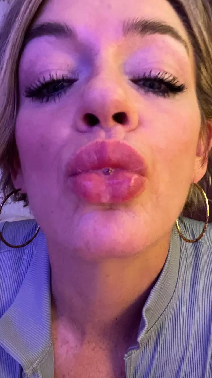 spitting on my old lips turns me on posted by SashaSins555