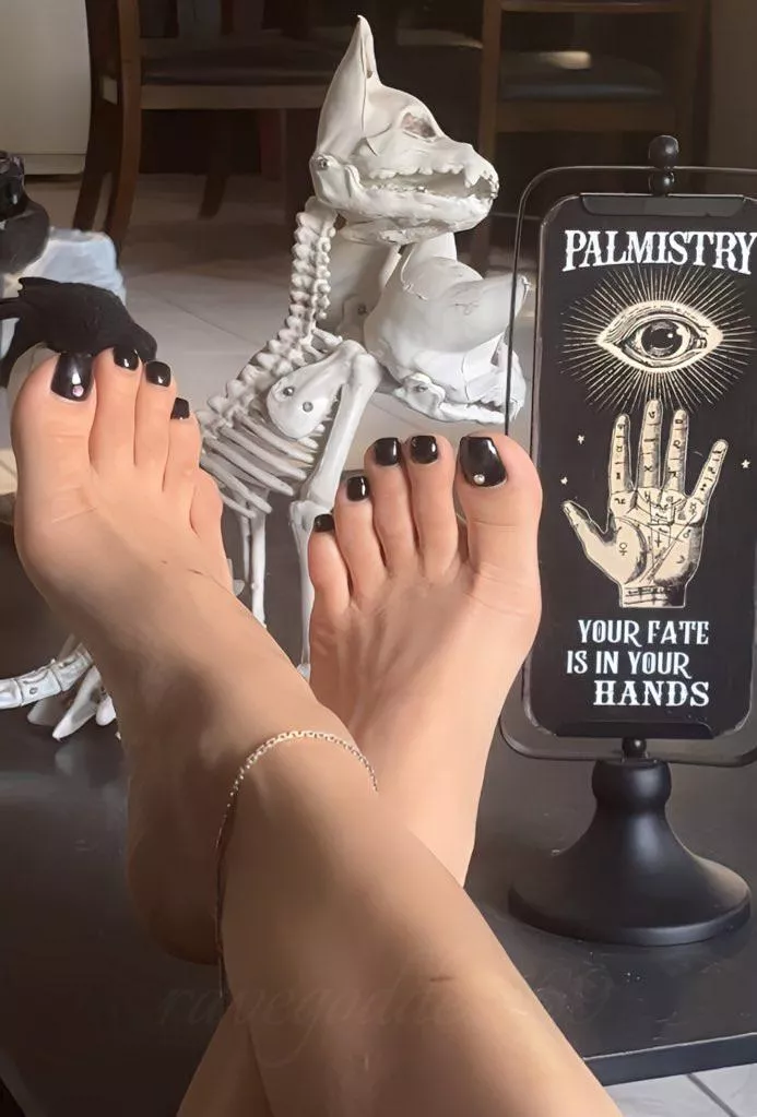 Toes 👣 [oc] posted by RaveGoddess69