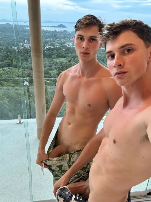 Wanna play with twins 😈 by Czechtwins