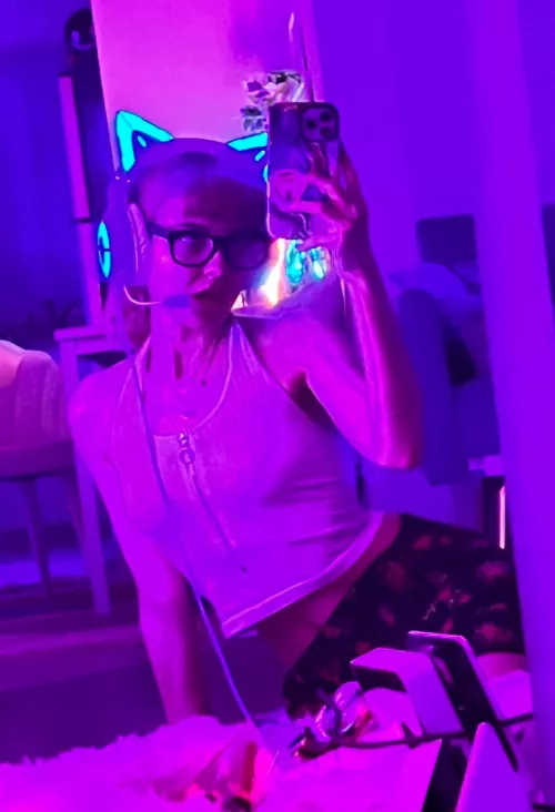 Would you come over and play Skyrim with me? I’ll give you a naughty quest after … by TeslaPrincess69