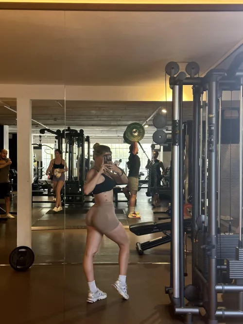 Would you give me a massage after my workout? :) by ginixoo