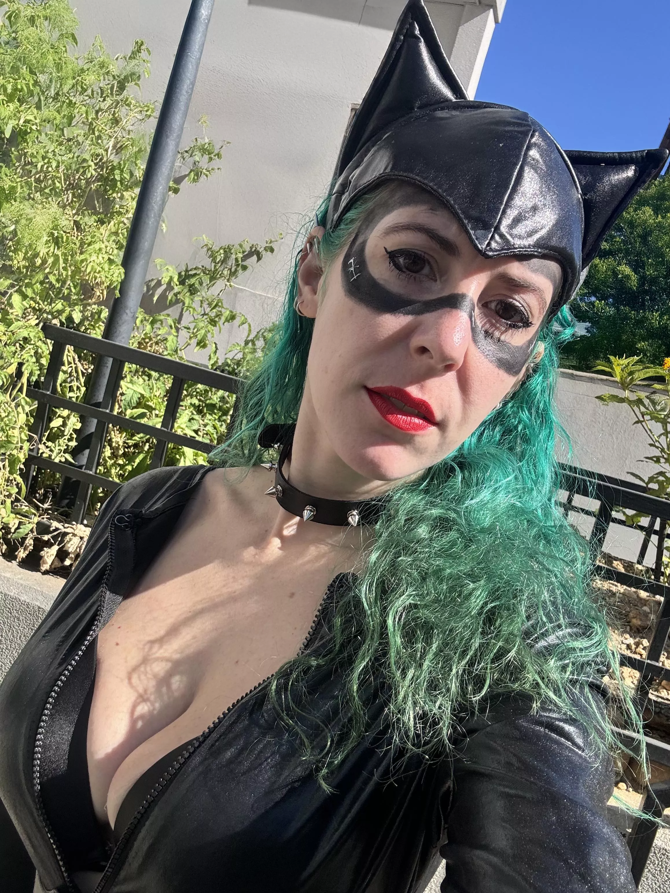 Catwoman cleavage posted by sirenskiss3