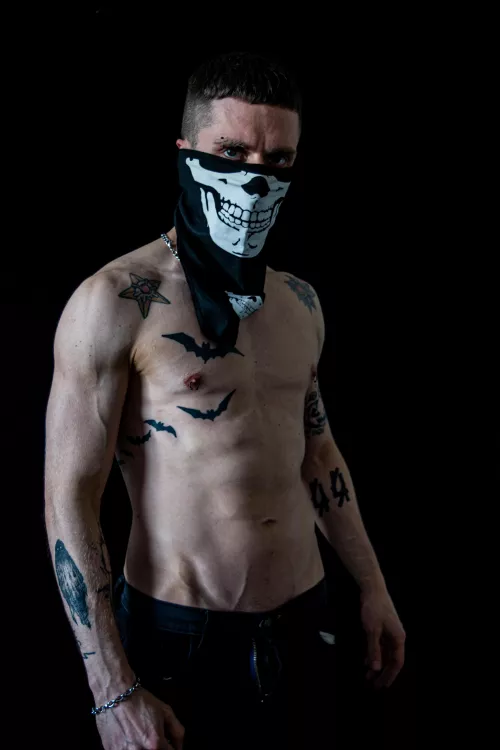 Come here and worship my tattooed body by Roderick44