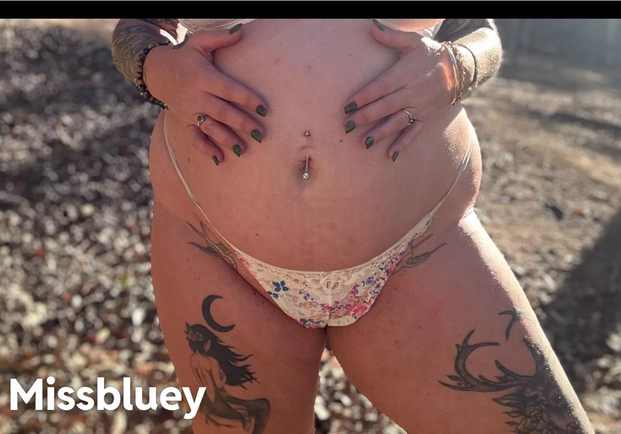 Does my belly look good ? posted by Pregnantmummyy