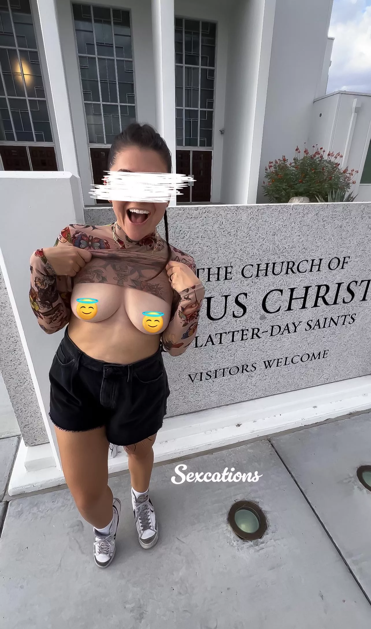 Flashing at every unique Meetinghouse welcome sign posted by Sexcations