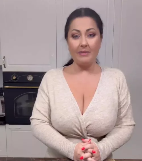 Gabriela Cristea 🍒 by BigExercise7840