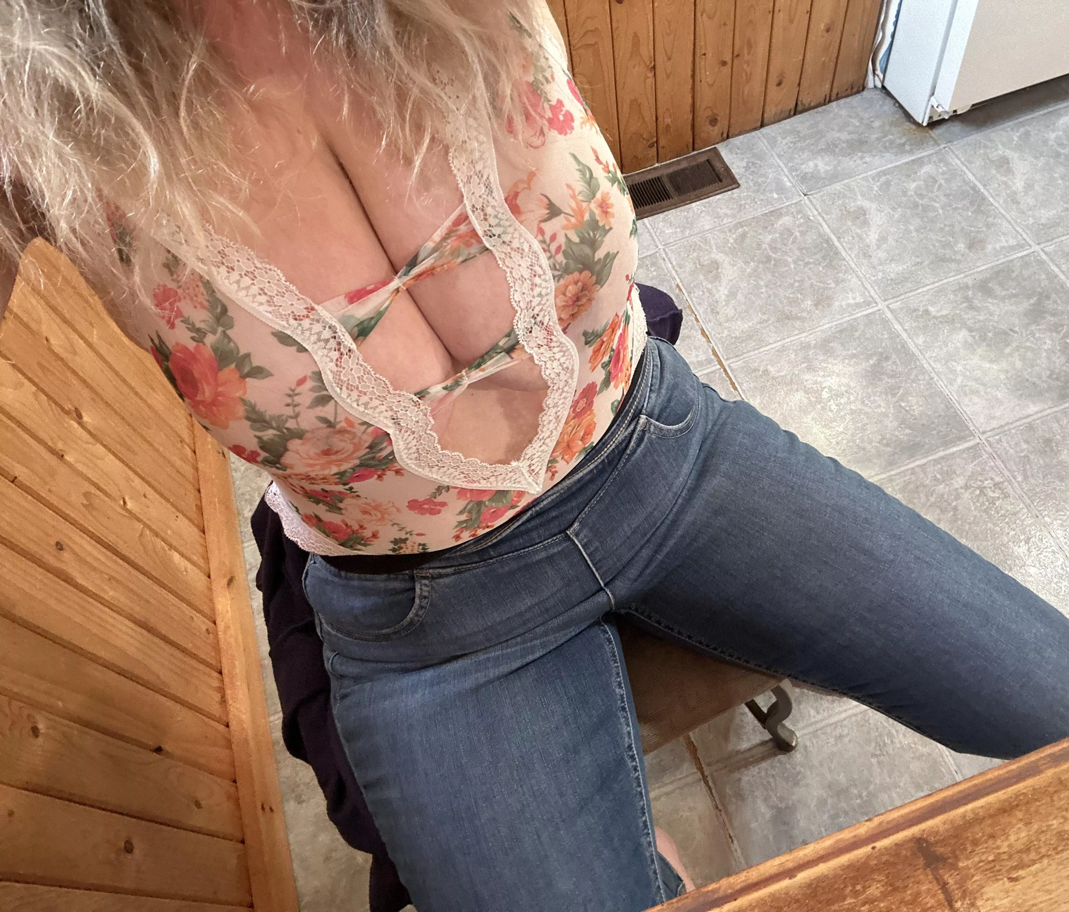 Hanging posted by _blondebabe420