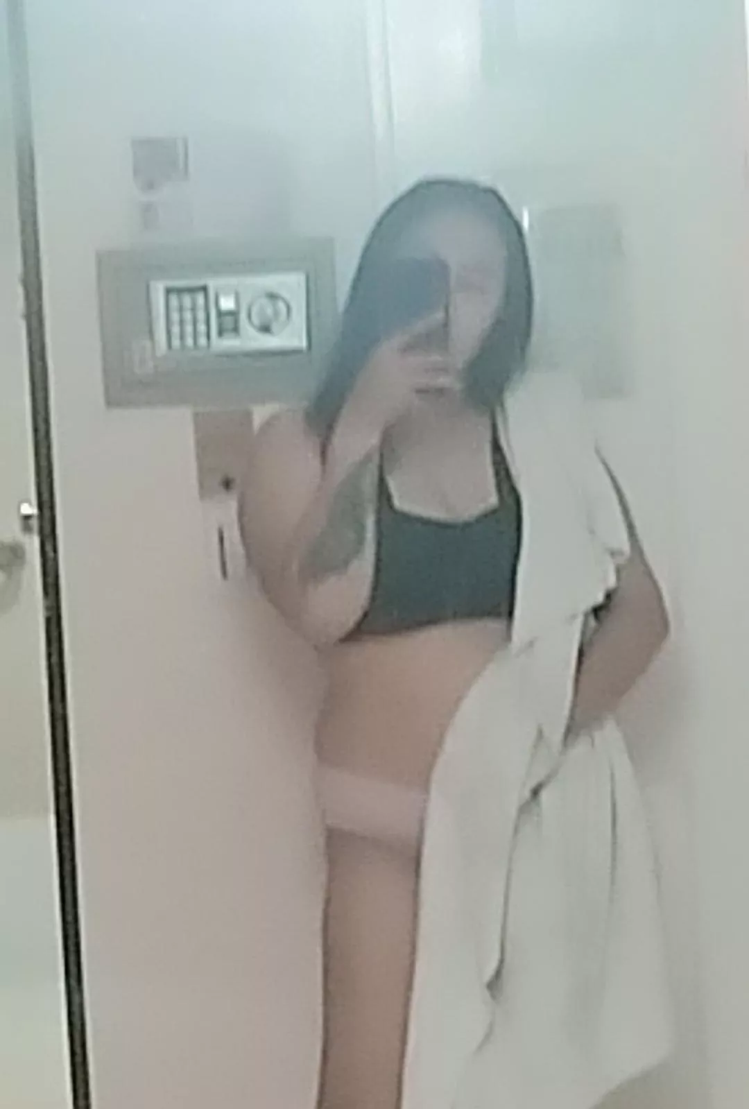 Hi available for walk ✨ posted by zirahc00