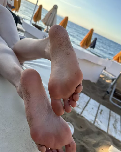 I hope you guys like me feet by Twinkleetwilight