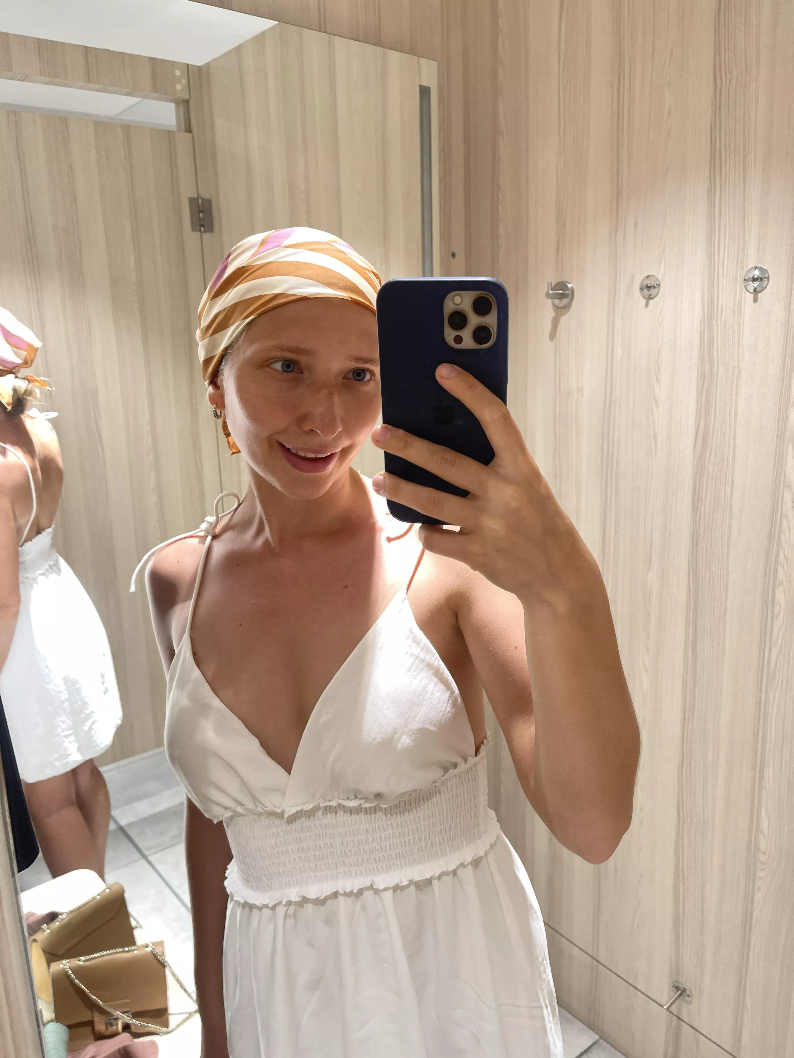 I loved this dress posted by Kkeysi