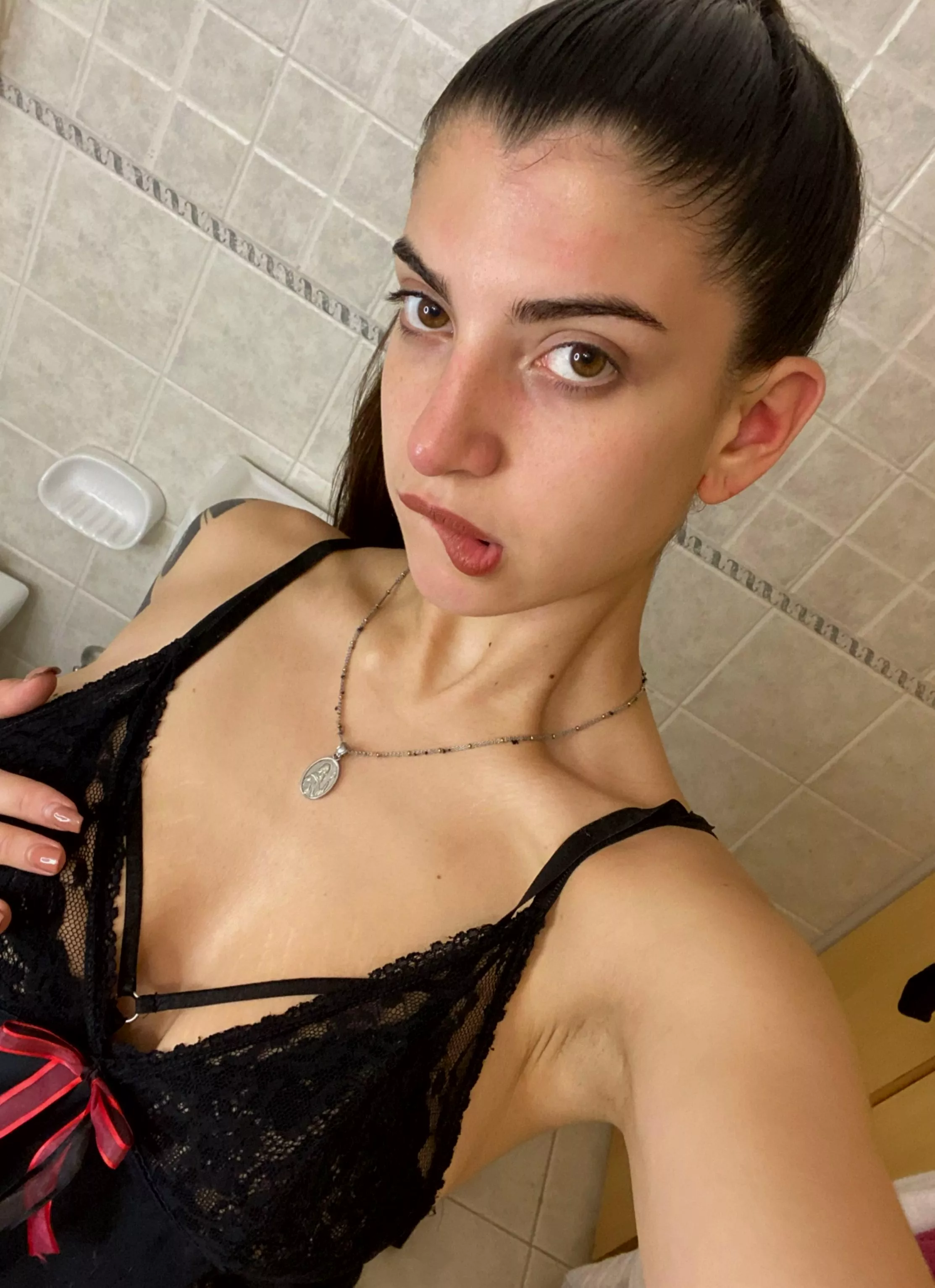 I'm horny and I want u to play with me in this bathroom posted by applegreenbaby