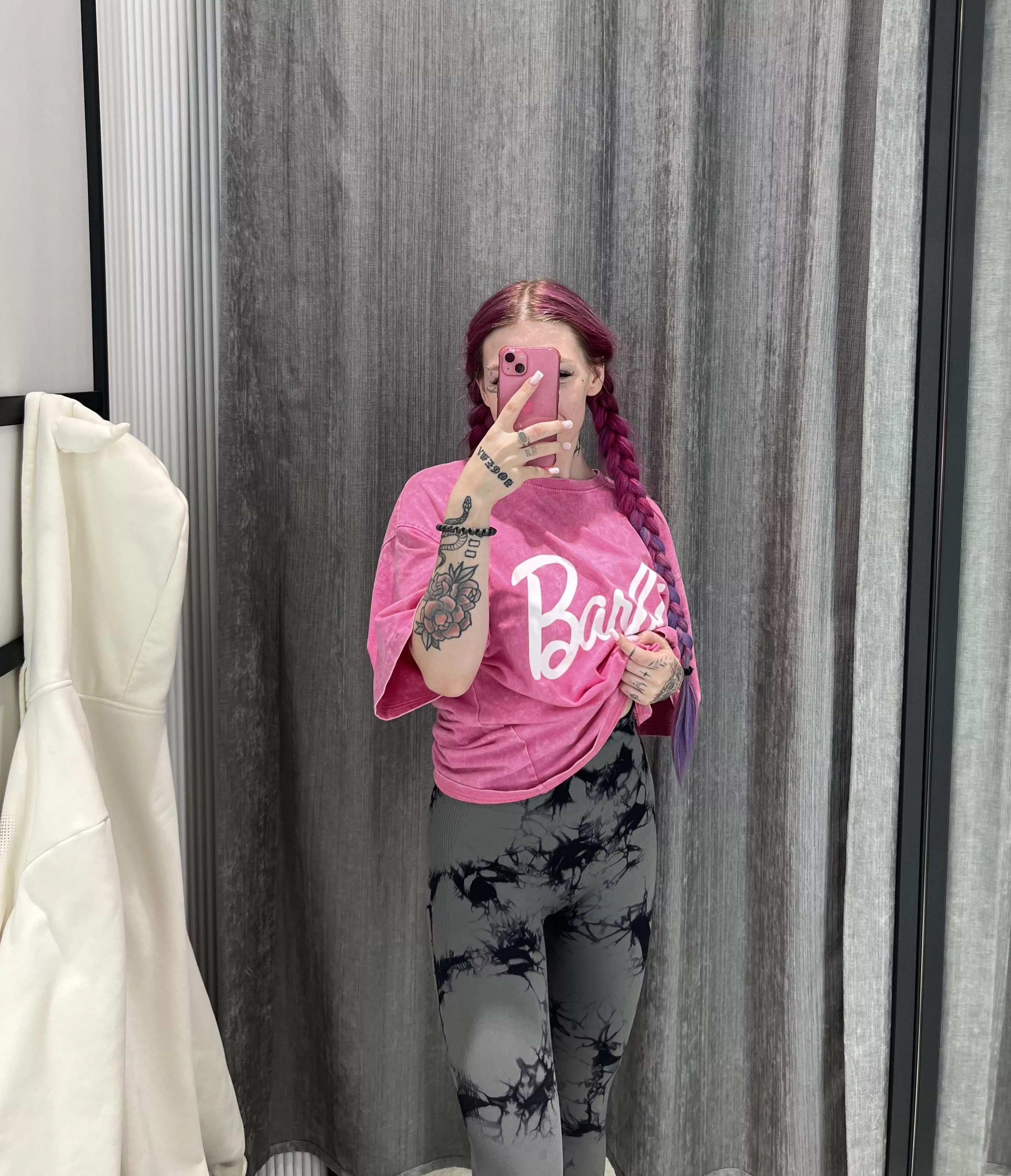 I'm wondering if I should get leggings like these posted by StrawberryJoyy