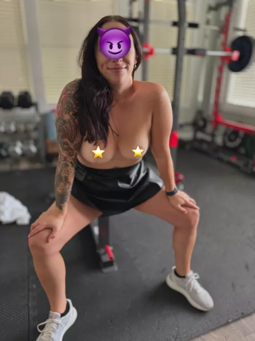 It’s leg day today but might do a little chest as well😈🥰 by flyinghawaiian88