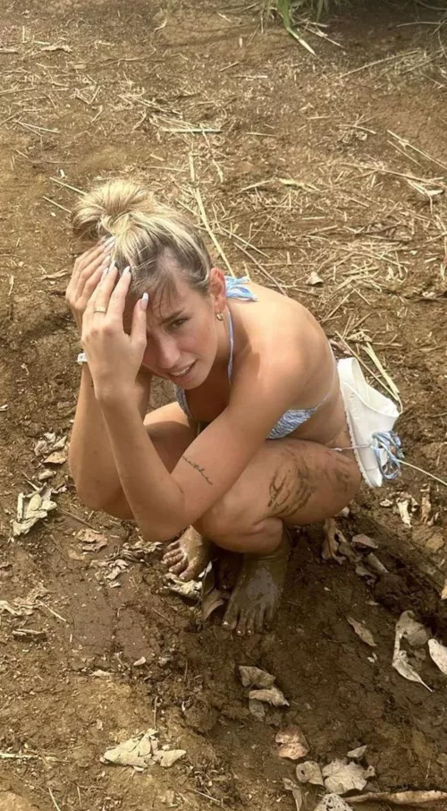 Muddy girl [iutr] by dubious-seas