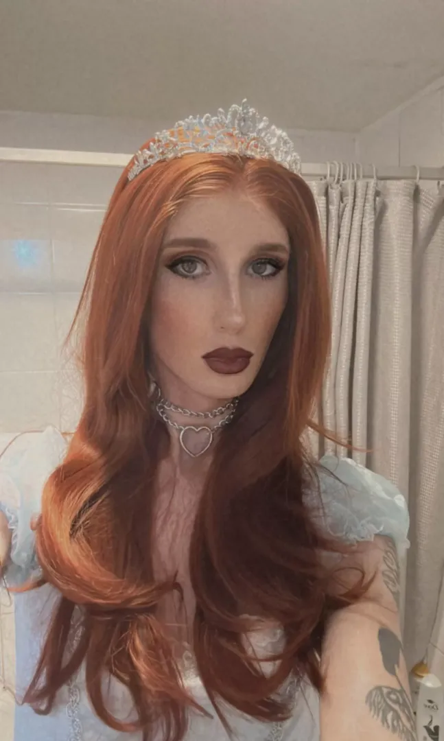My ex girlfriend made me dress as a princess to go on a date with an older man  posted by Rednaxelaf
