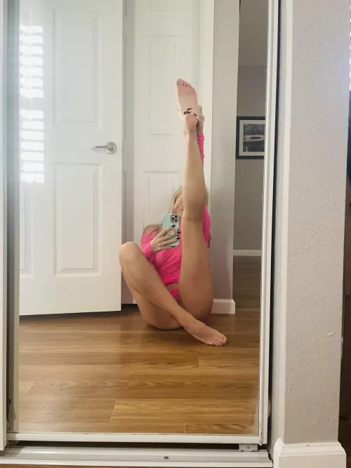 My long legs want to worship you  by shotofblonde