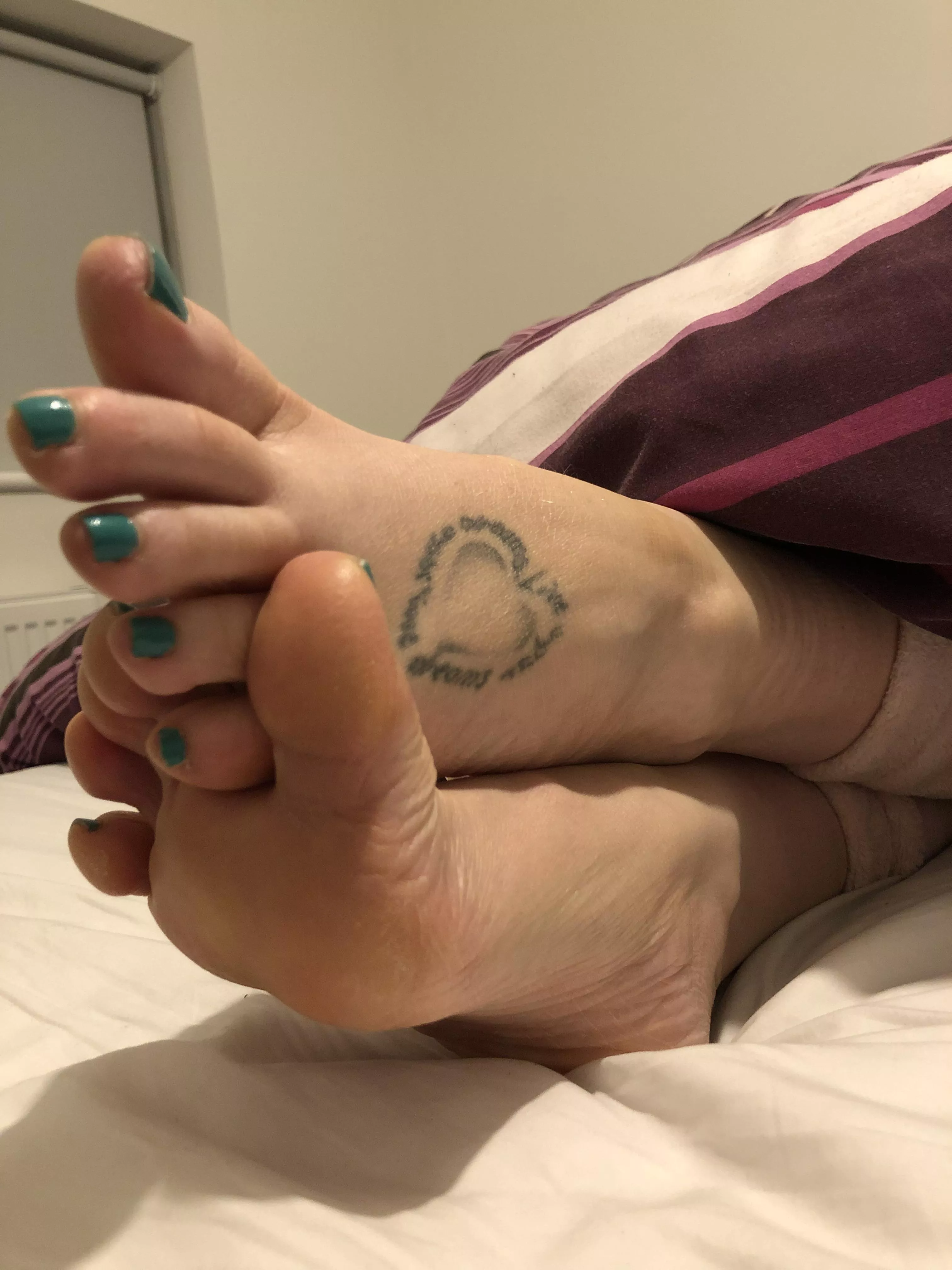 My long toes hanging out the duvet  posted by catesprettysoles