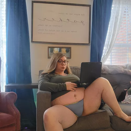 New here! Helloo 🤓 Just a chubby girl who is always horny while she studies  by Glitter_baby74