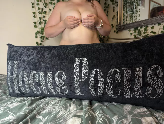 Spooky season, my favorite  by GinBunny89