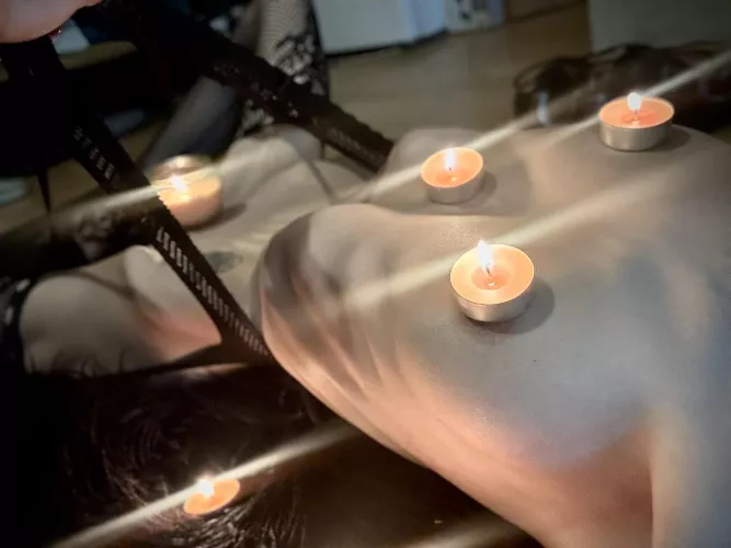 Spooky vibes 🔥🕯️ by Lastrawberrymaddie