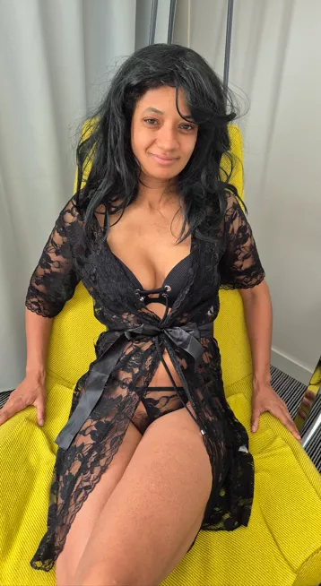 Waiting in your hotel room posted by KinkyAmara_Leon