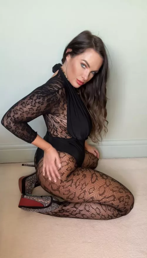 Wearing red bottoms, and wanting one  by jennynextdoorgirl