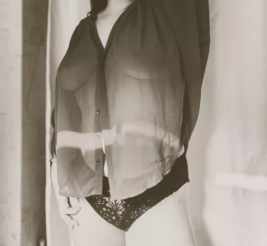 Why women with boobs have trouble finding tops by SagVibes