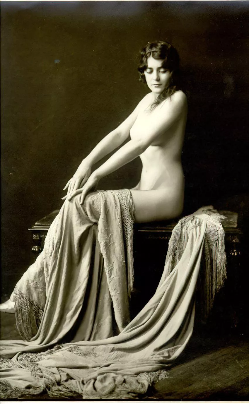 Ziegfeld girl posted by East_Side_Kink