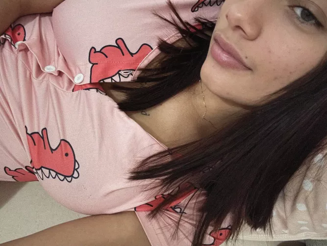 19 [F4M] Who's up for a little fun? by FlirtySoftRadiance