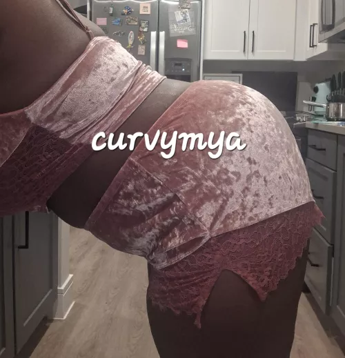 Bend me over like this for a quickie by Curvymya