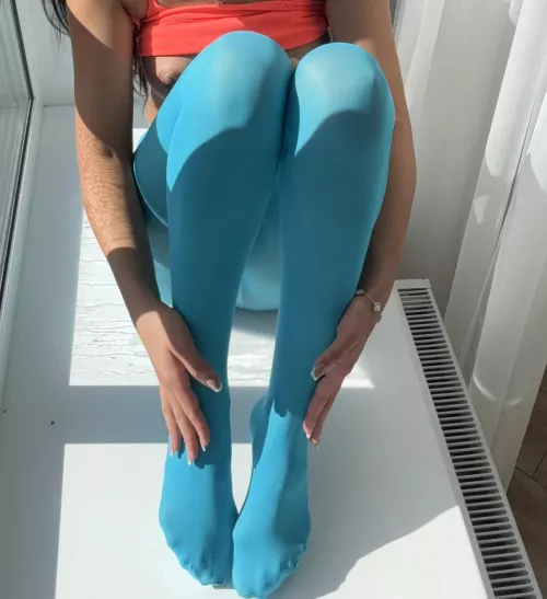 Can blue tights be worn with tights on the naked body by AzureFreedom