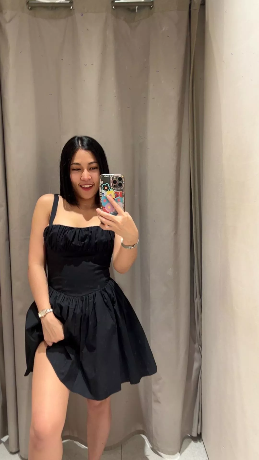 Caught in the mirror moment! Do you think this is my color? posted by your_ZetaLiu